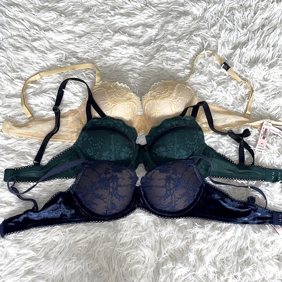 Victoria’s Secret Bundle Lace Dream Angels Bras Size 32C - Picture 1 of 8